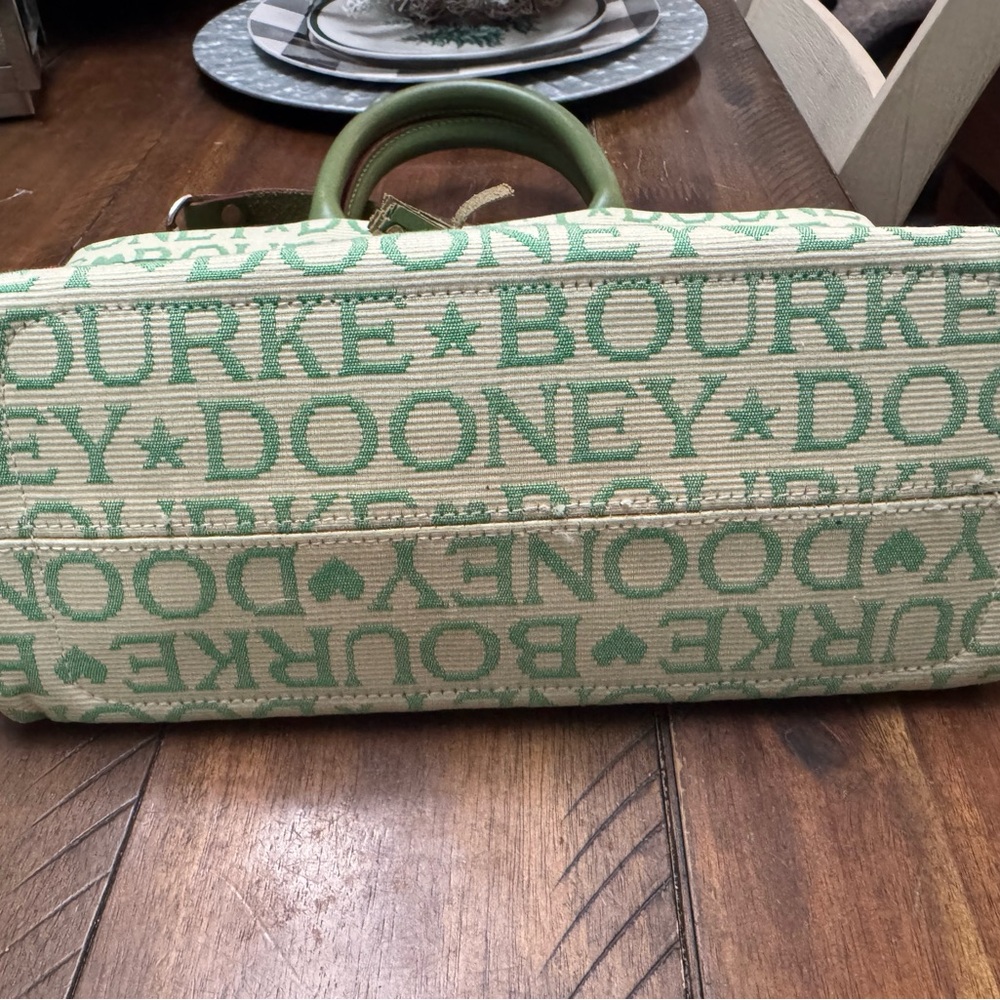 Dooney & Bourke Vintage Signature Heart & Stars Green and Cream Shoulder Bag - Picture 4 of 7